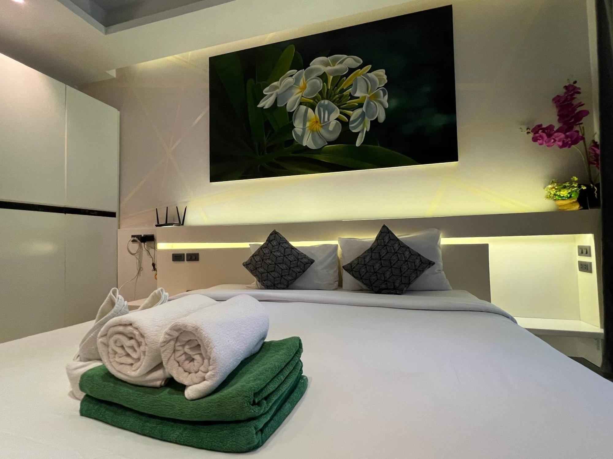 Naiharn Relife By Nataly Apartment Nai Harn Exterior foto